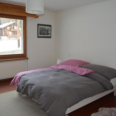 Апартаменты Haus Valaisia - Randa Bei Zermatt Экстерьер фото